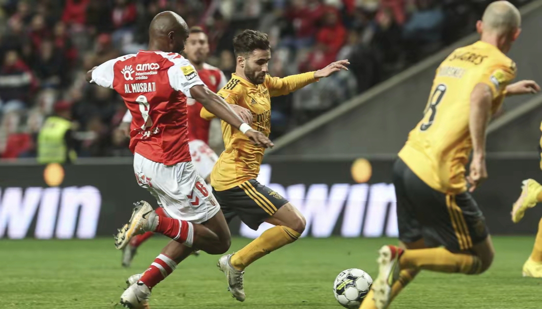 开云品牌清晨本菲卡临场应变——欧冠节点到来，气氛紧张，年轻球员得到机会的简单介绍