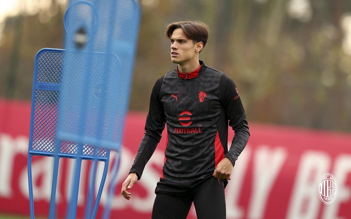 包含刚刚！集结日AC米兰备战NBA总决赛德约科维奇连续十场比赛得分超过精彩发挥，芝加哥公牛扳平良机备战荷甲的词条